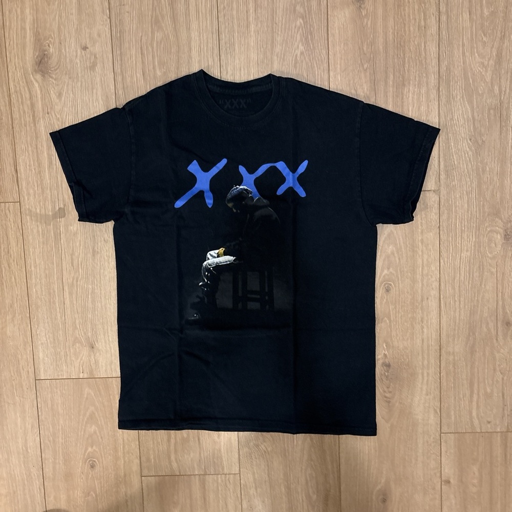 2xu Black and Blue Short Sleeve Tee with Graphic Design